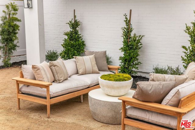2455 23rd Street, Santa Monica CA: https://media.crmls.org/mediaz/fdb8bf24-7b8d-4af7-bf2b-e6bdadb0d926.jpg