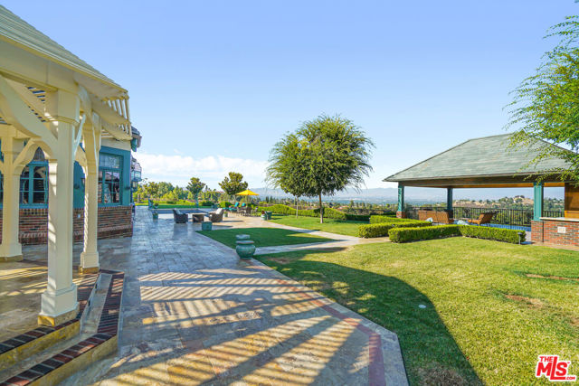 19000 Dorlon Drive, Tarzana CA: https://media.crmls.org/mediaz/fdb8dbdb-2038-4c9c-8b07-08881caf60eb.jpg