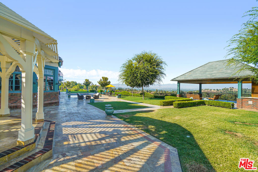 https://media.crmls.org/mediaz/fdb8dbdb-2038-4c9c-8b07-08881caf60eb.jpg?preset=X-Large