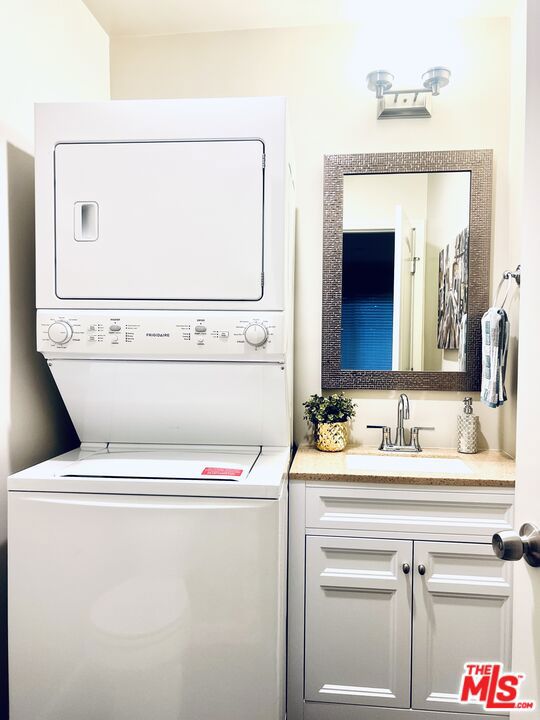 1618 N Kenmore Avenue, Los Angeles CA: https://media.crmls.org/mediaz/fdb90724-f677-40ca-b748-fdce37334cb2.jpg