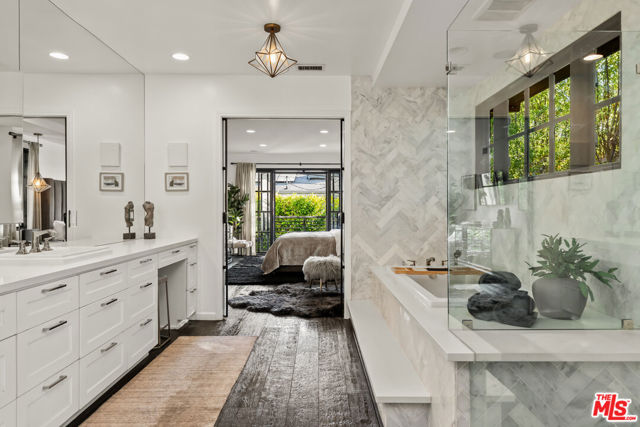 3159 Thatcher Avenue, Marina del Rey CA: https://media.crmls.org/mediaz/fdb90b23-6b6d-4c29-a08a-aeffa998ee85.jpg