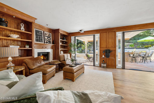 24587 Lola Lane, Newhall CA: https://media.crmls.org/mediaz/fdb98fd1-db78-4a15-bfbe-787c76789971.jpg