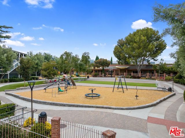 6505 GREEN VALLEY Circle, Culver City, California 90230, 2 Bedrooms Bedrooms, ,2 BathroomsBathrooms,Condominium,For Sale,GREEN VALLEY,24422901