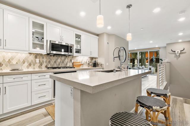 807 Santa Barbara Pl, San Diego CA: https://media.crmls.org/mediaz/fdba0156-a10a-4359-939a-932eca92519f.jpg