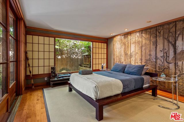 465 N Calle Rolph, Palm Springs CA: https://media.crmls.org/mediaz/fdba7220-05ab-49ba-8fe6-2bbbccd83cb8.jpg