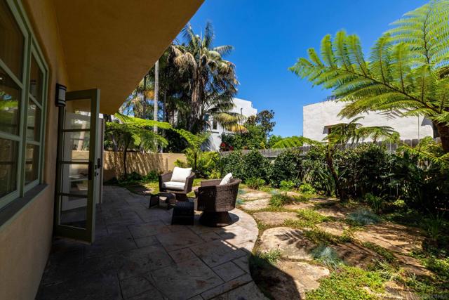 418 Marine St, La Jolla CA: https://media.crmls.org/mediaz/fdbb25bf-6242-4d4b-9c35-3089e13edc07.jpg