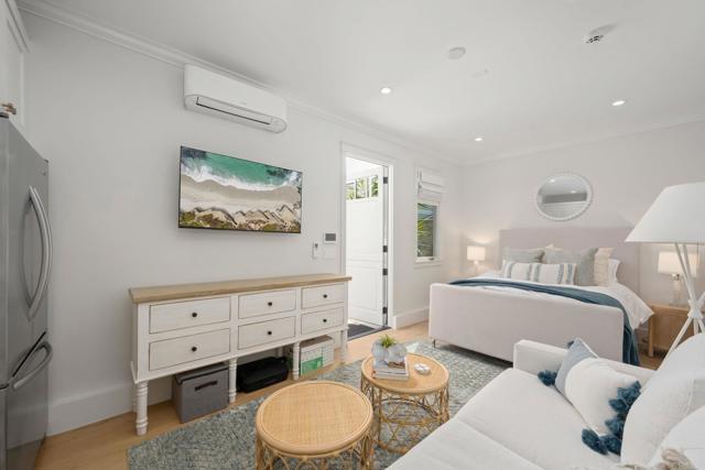 Detail Gallery Image 8 of 13 For 2211 Ocean Front, Del Mar,  CA 92014 - 4 Beds | 4/1 Baths