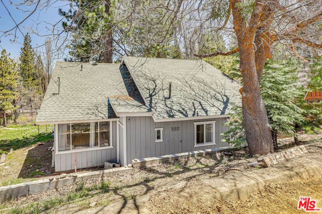 2337 Lookout Drive,  CA: https://media.crmls.org/mediaz/fdbb401a-5d3e-4807-b705-c321ef072bb5.jpg