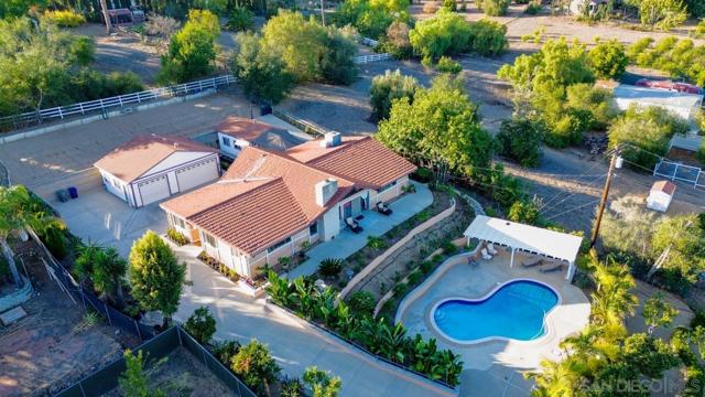 732 Hamilton Lane, Fallbrook CA: https://media.crmls.org/mediaz/fdbb43e6-76bd-4967-8b3f-124159be9293.jpg