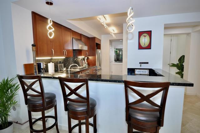 5410 La Jolla Blvd., La Jolla CA: https://media.crmls.org/mediaz/fdbba3bf-2468-4c2a-89b1-d1ff4290b58e.jpg