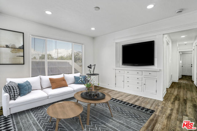 120 N Avenue 25, Los Angeles CA: https://media.crmls.org/mediaz/fdbbe69b-088b-489a-a6ed-b9df0c941b23.jpg