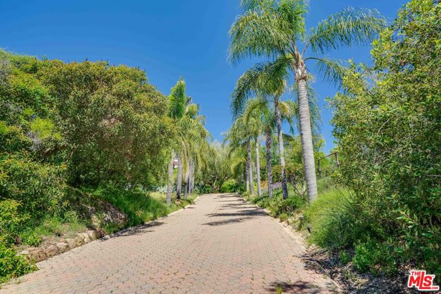 2303 Tuna Canyon Road, Topanga CA: https://media.crmls.org/mediaz/fdbc3d8c-a4f2-45f9-9d9c-d424f09dc66e.jpg