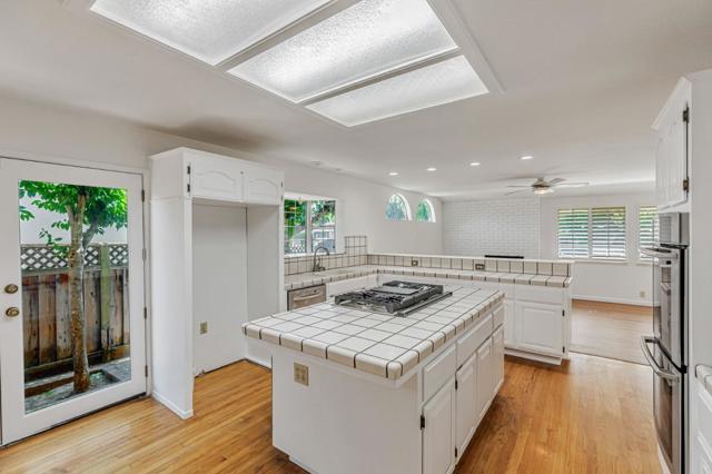 7609 Santa Paula Drive, Gilroy CA: https://media.crmls.org/mediaz/fdbc6db6-1fef-46d9-b070-aeb94ecfe427.jpg