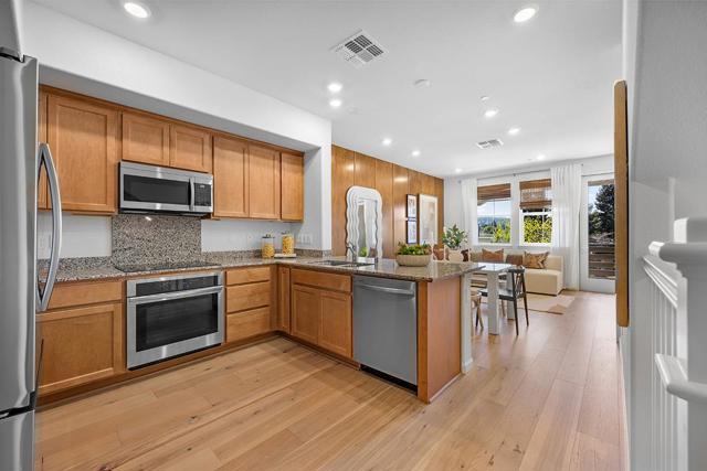 3710 Scribe Way, Castro Valley CA: https://media.crmls.org/mediaz/fdbd3704-2b44-4ef7-b714-16d1bad83d75.jpg
