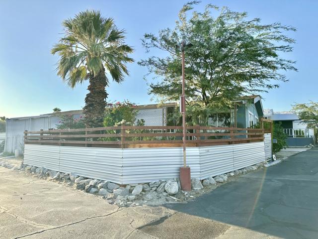 69530 Dillon Road, Desert Hot Springs CA: https://media.crmls.org/mediaz/fdbd48ed-f82f-4706-bdef-f2eeec250fe9.jpg