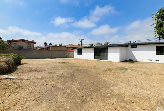 307 S Belmont Ave, National City CA: https://media.crmls.org/mediaz/fdbda622-a1e8-4429-bd9b-950101fdd881.jpg