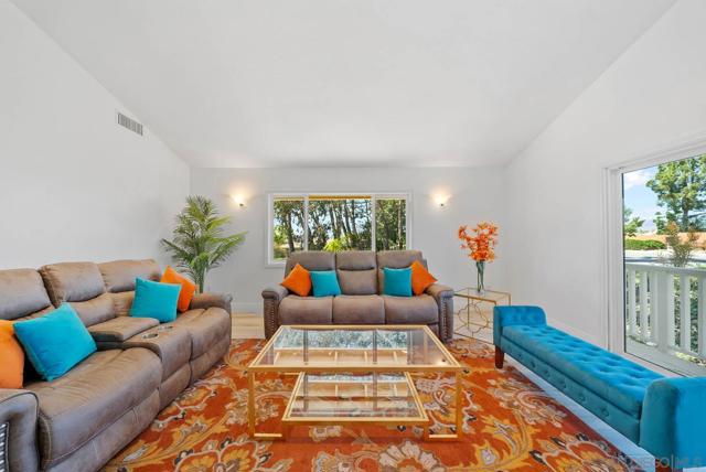 17221 Cloudcroft Dr, Poway CA: https://media.crmls.org/mediaz/fdbdcefc-e0e8-4e6f-a10a-513c663a7568.jpg