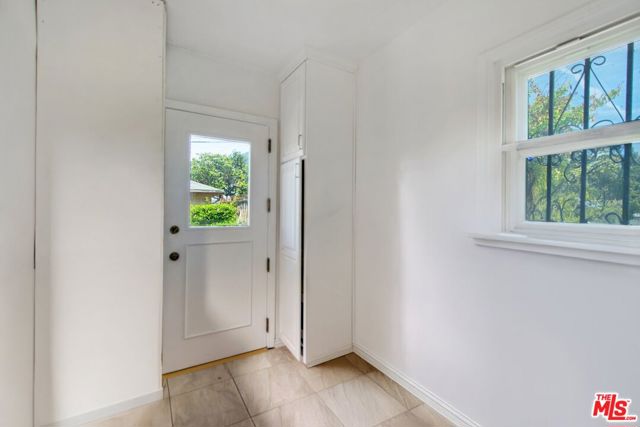 2901 W 85th Street, Inglewood CA: https://media.crmls.org/mediaz/fdbdeedc-ce0b-45b5-931a-d5206274af7b.jpg