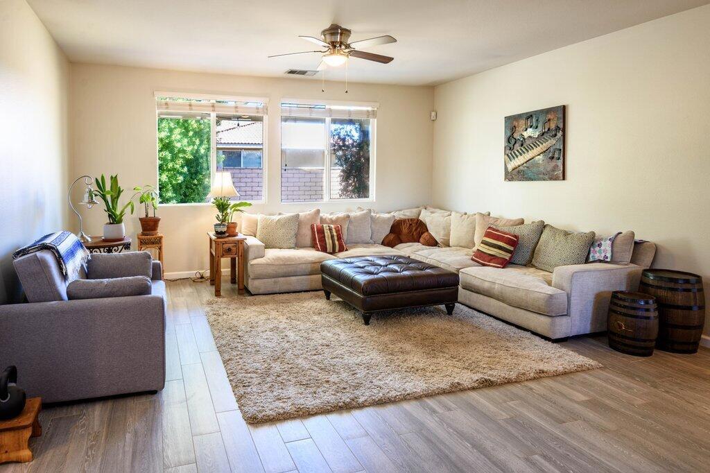 MLS #219138313DA image #1