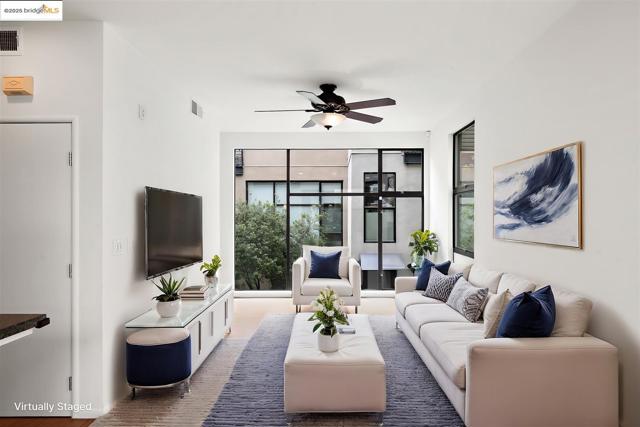 121 City Limits Cir, Emeryville CA: https://media.crmls.org/mediaz/fdbf4382-fc07-4f6d-b9af-5d9bce4437ef.jpg