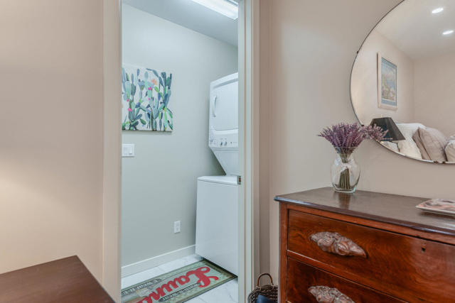 84 La Ronda Drive, Rancho Mirage CA: https://media.crmls.org/mediaz/fdc0b72d-099b-48d4-8a1e-9508f0bcb83f.jpg