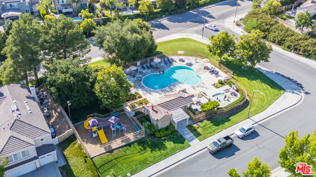 27350 Landon Place, Valencia CA: https://media.crmls.org/mediaz/fdc1530d-c444-4123-adbc-412355c41312.jpg