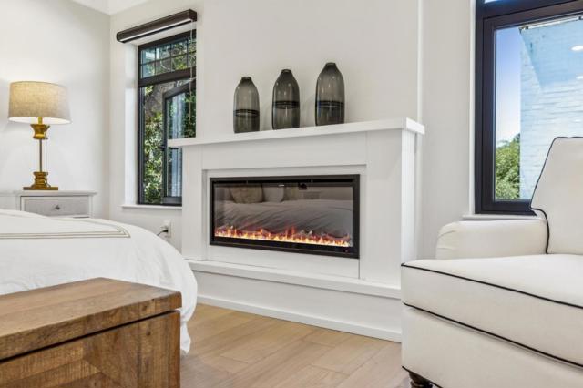 546 Oxford Avenue, Palo Alto CA: https://media.crmls.org/mediaz/fdc1c7ba-b693-46f0-96e4-64c195f3b552.jpg