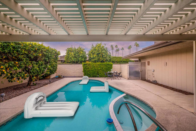 19 Colgate Drive, Rancho Mirage CA: https://media.crmls.org/mediaz/fdc260b3-d78a-44a9-9b4f-65e31a1d3e42.jpg