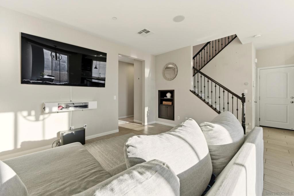 MLS #250045028SD image #5