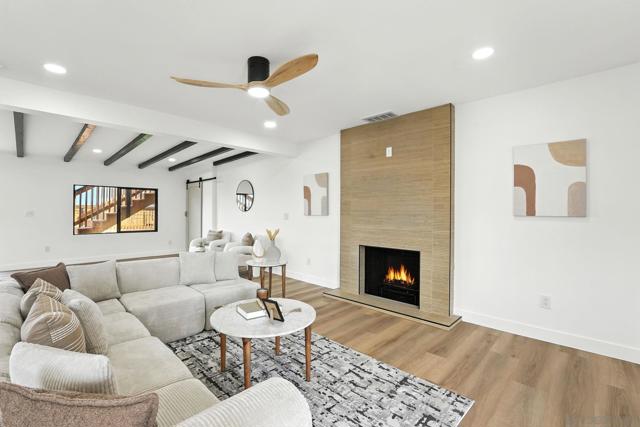 2736 Burgener Blvd, San Diego CA: https://media.crmls.org/mediaz/fdc2da70-a9bc-463c-8bb1-53082e8fce00.jpg