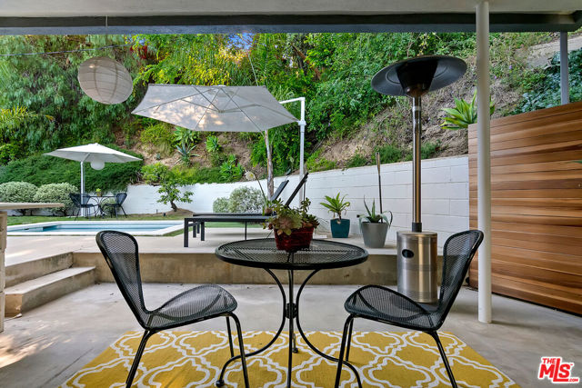 4025 Weslin Avenue, Sherman Oaks CA: https://media.crmls.org/mediaz/fdc32944-c758-4612-8db0-92f455b5e01a.jpg