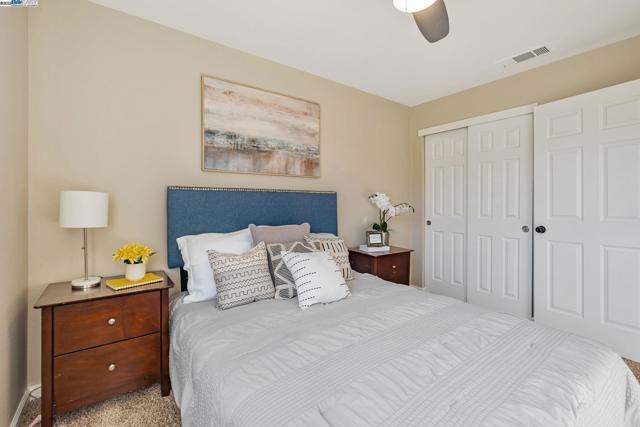 25 Phillips Ct, Tracy CA: https://media.crmls.org/mediaz/fdc3df74-e301-4d2c-bcbe-951a23e8a78f.jpg