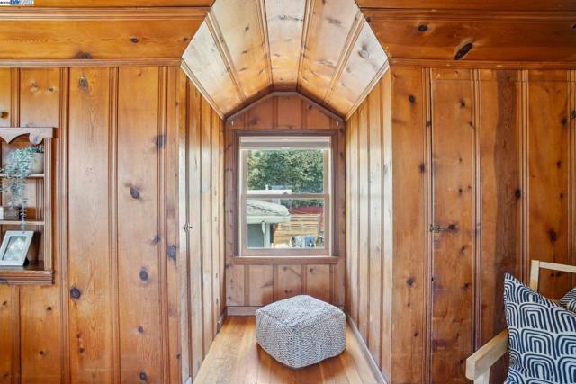 400 Paloma Ave, Pacifica CA: https://media.crmls.org/mediaz/fdc47784-b267-4521-8db7-e93980e75da6.jpg