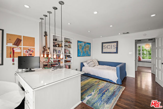 2558 Glendower Avenue, Los Angeles CA: https://media.crmls.org/mediaz/fdc4800b-0da9-4e67-a489-b2f875a1290a.jpg