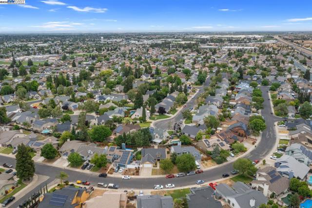 1023 Snowgoose Ln, Manteca CA: https://media.crmls.org/mediaz/fdc4c0c6-f3cc-4f7c-a1b7-ec2365e36d01.jpg