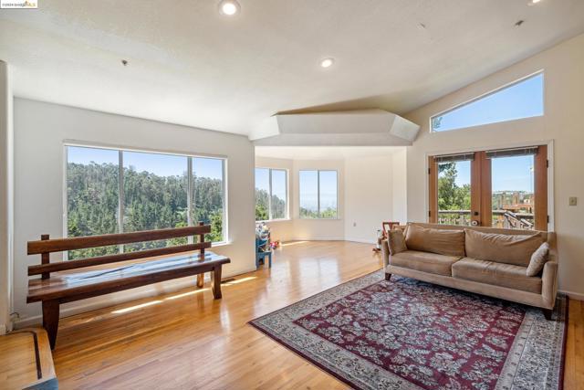 2335 Tunnel Rd, Oakland CA: https://media.crmls.org/mediaz/fdc4c9aa-eb6f-45f2-bc0d-9b3fbd7f7901.jpg