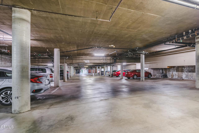 125 W Mountain Street, Glendale CA: https://media.crmls.org/mediaz/fdc53954-888e-43d9-8da9-07f9265dc576.jpg