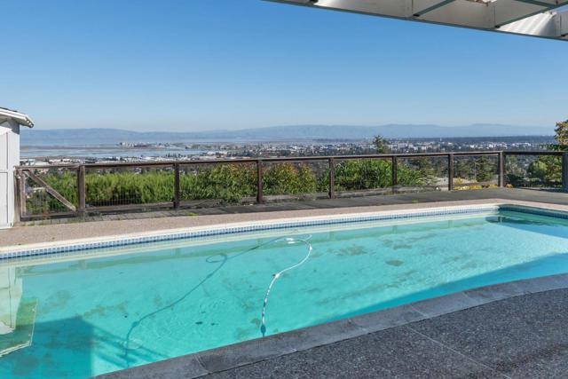 1033 Hewitt Drive, San Carlos CA: https://media.crmls.org/mediaz/fdc67e82-d0b0-45d0-962c-7a97bccd3d1c.jpg