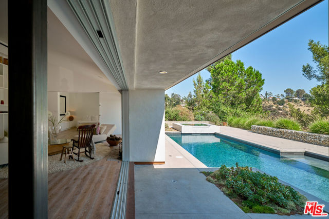 6342 Innsdale Drive, Los Angeles CA: https://media.crmls.org/mediaz/fdc681fb-fc3b-46ee-9c7a-6cc0669695c7.jpg