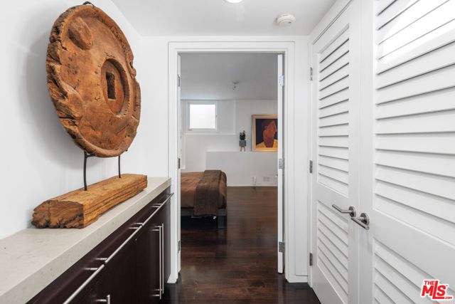 1415 Summitridge Drive, Beverly Hills CA: https://media.crmls.org/mediaz/fdc68afb-fc15-416c-b6d9-534e8cd9aa82.jpg