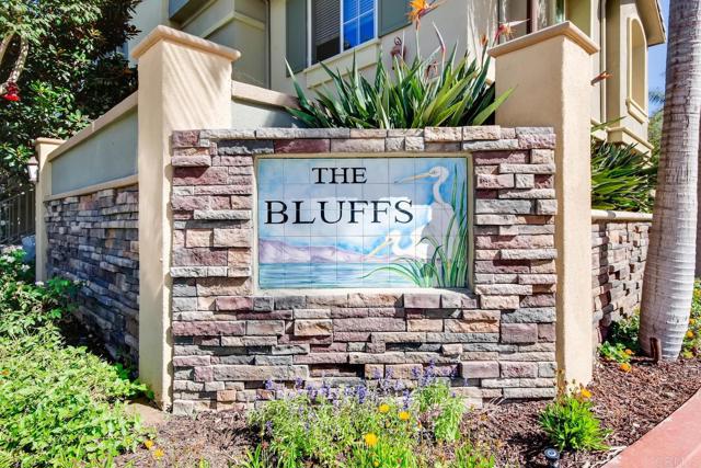 Detail Gallery Image 2 of 35 For 4035 Bluff View Way, Carlsbad,  CA 92008 - 4 Beds | 2/1 Baths