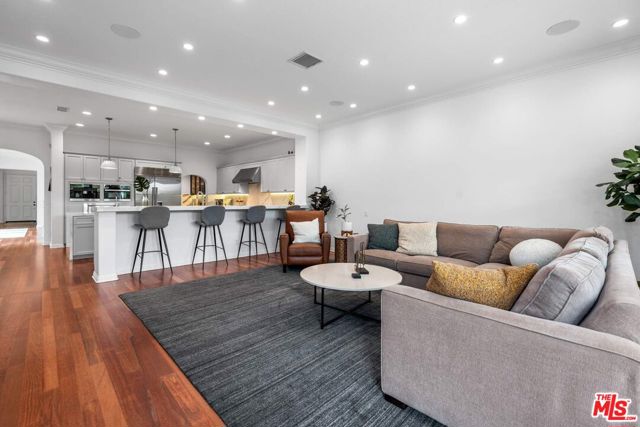 4110 Prado De Los Zorros, Calabasas CA: https://media.crmls.org/mediaz/fdc6c3da-2ebd-45fa-bfc0-96de9b9f8ff3.jpg