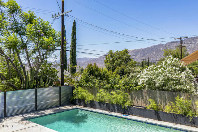 Detail Gallery Image 15 of 30 For 10609 Fernglen Ave, Tujunga,  CA 91042 - 2 Beds | 1 Baths