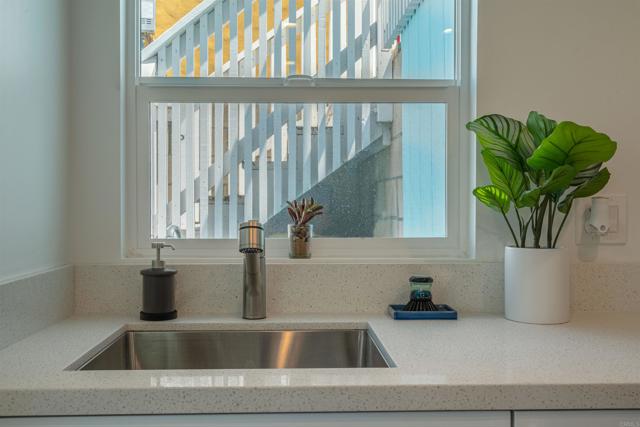 3554 56 Sydney Place, San Diego CA: https://media.crmls.org/mediaz/fdc77514-8f46-4061-9dbd-d0ce9e979a9c.jpg