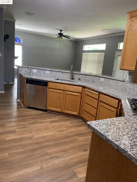 651 Wildrose Way, Brentwood CA: https://media.crmls.org/mediaz/fdc78fcd-4bbf-4356-9826-b9a9b654f071.jpg