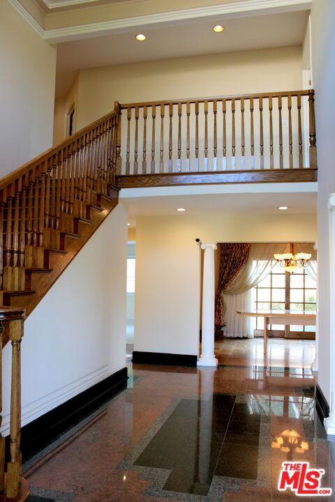 11502 Dona Teresa Drive, Studio City CA: https://media.crmls.org/mediaz/fdc7f400-2e77-431e-a753-79cacb4deddb.jpg