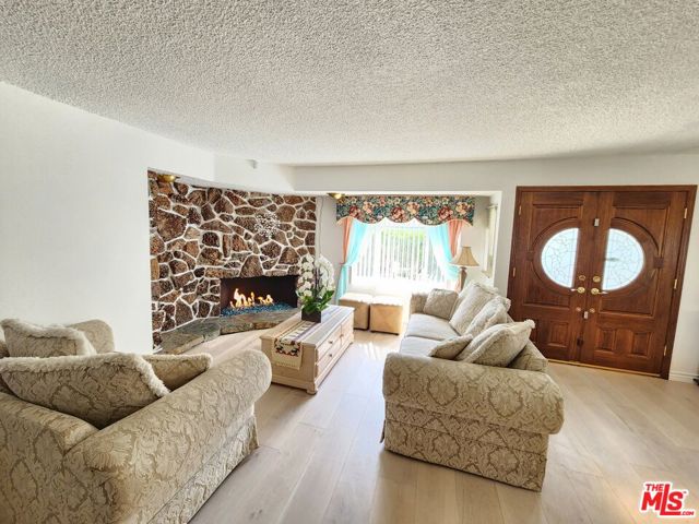 8130 Grimsby Avenue, Los Angeles CA: https://media.crmls.org/mediaz/fdc850b4-ebfc-4497-9bf5-f449c76dd7d5.jpg