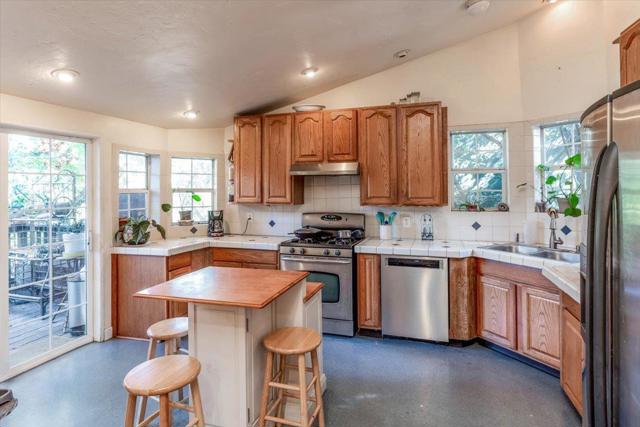 18109 La Verne Drive, Los Gatos CA: https://media.crmls.org/mediaz/fdc8781a-9fbe-4576-89a6-f77b33f8cc8d.jpg