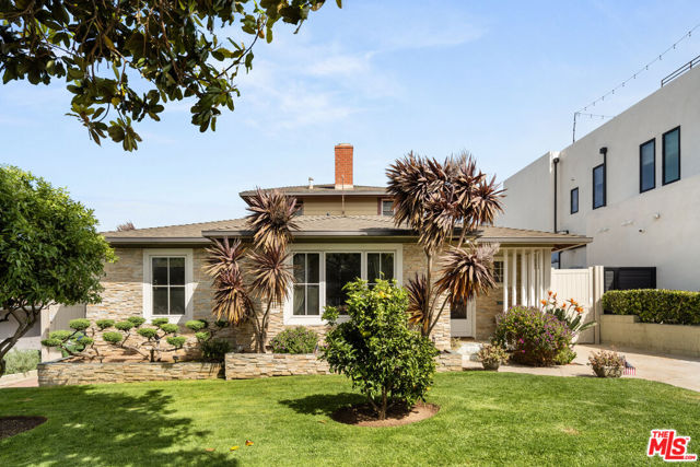 7132 Kentwood Avenue, Los Angeles CA: https://media.crmls.org/mediaz/fdc8a3c0-88c3-443e-a07a-345194fcfa02.jpg