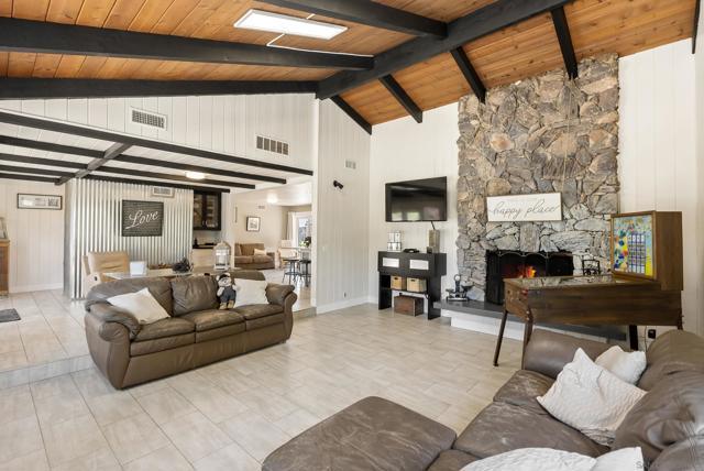 2824 Scenic View Rd, Alpine CA: https://media.crmls.org/mediaz/fdc8d313-a689-4945-9f1d-1bcdd94b2675.jpg